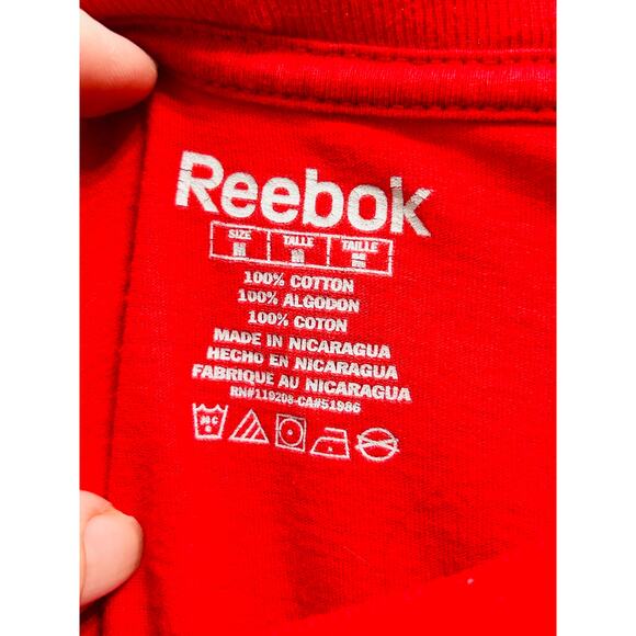 Reebok Chicago Blackhawks NHL Graphic T-Shirt Red Logo Men’s Medium Tee - Picture 3 of 4